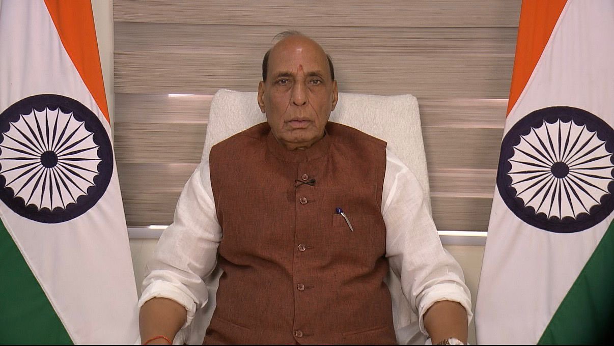 रक्षा मंत्री राजनाथ सिंह ने राष्ट्रीय रक्षा विश्वविद्यालय को रक्षा गोलमेज सम्मेलन के आयोजन के लिए बधाई दी