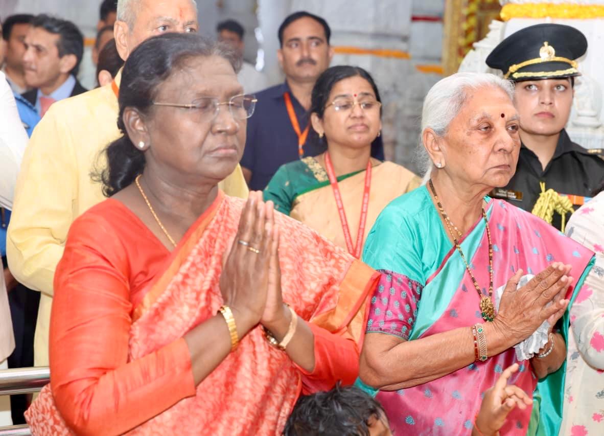 राष्ट्रपति द्रौपदी मुर्मु ने वृंदावन स्थित प्रेम मंदिर और इस्कॉन मंदिर में पूजा-अर्चना की