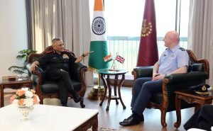 सीडीएस जनरल अनिल चौहान और ब्रिटेन के वायु सेना प्रमुख एयर चीफ मार्शल सर हार्वे स्मिथ ने बैठक की