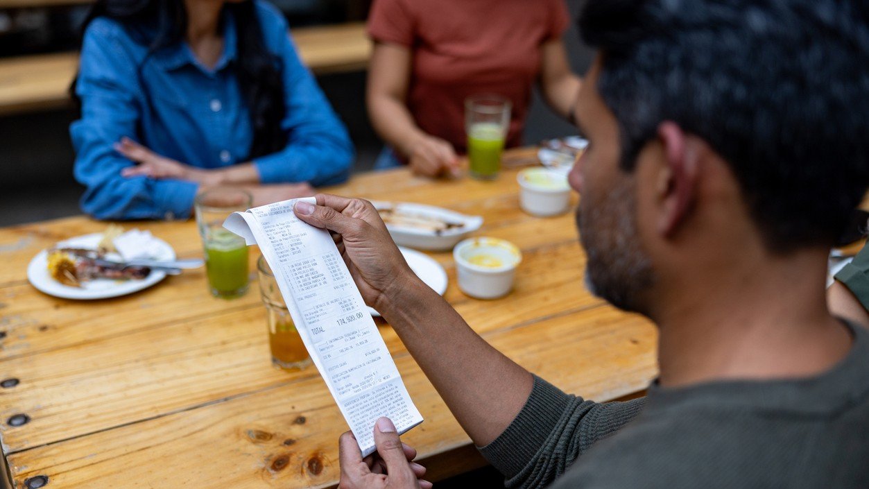 होटल-रेस्तरां को LPG और ईंधन लागत जैसे अनावश्यक शुल्क न जोड़ने के निर्देश