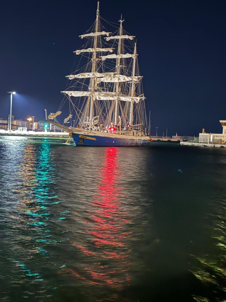 नौसेना का जहाज सुदर्शनी ऐतिहासिक समुद्री अभियान- लोकयान-26 के अंतर्गत फ्रांस के सेटे बंदरगाह पर पहुँचा 