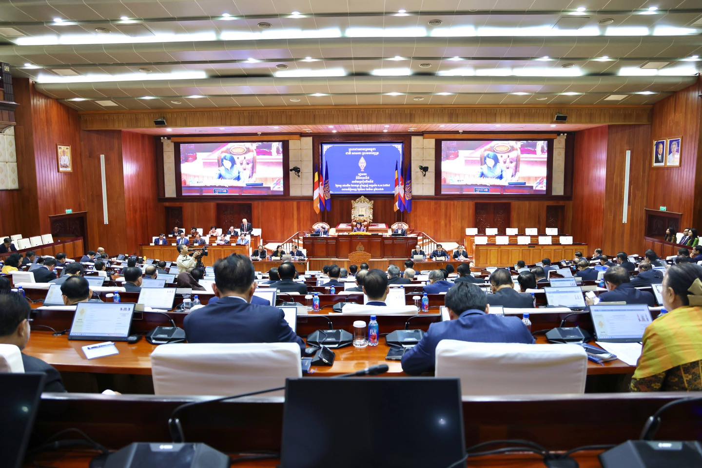 कंबोडिया में ऑनलाइन धोखाधड़ी पर सख्ती, सांसदों ने आजीवन कारावास वाला कानून सर्वसम्मति से पारित किया