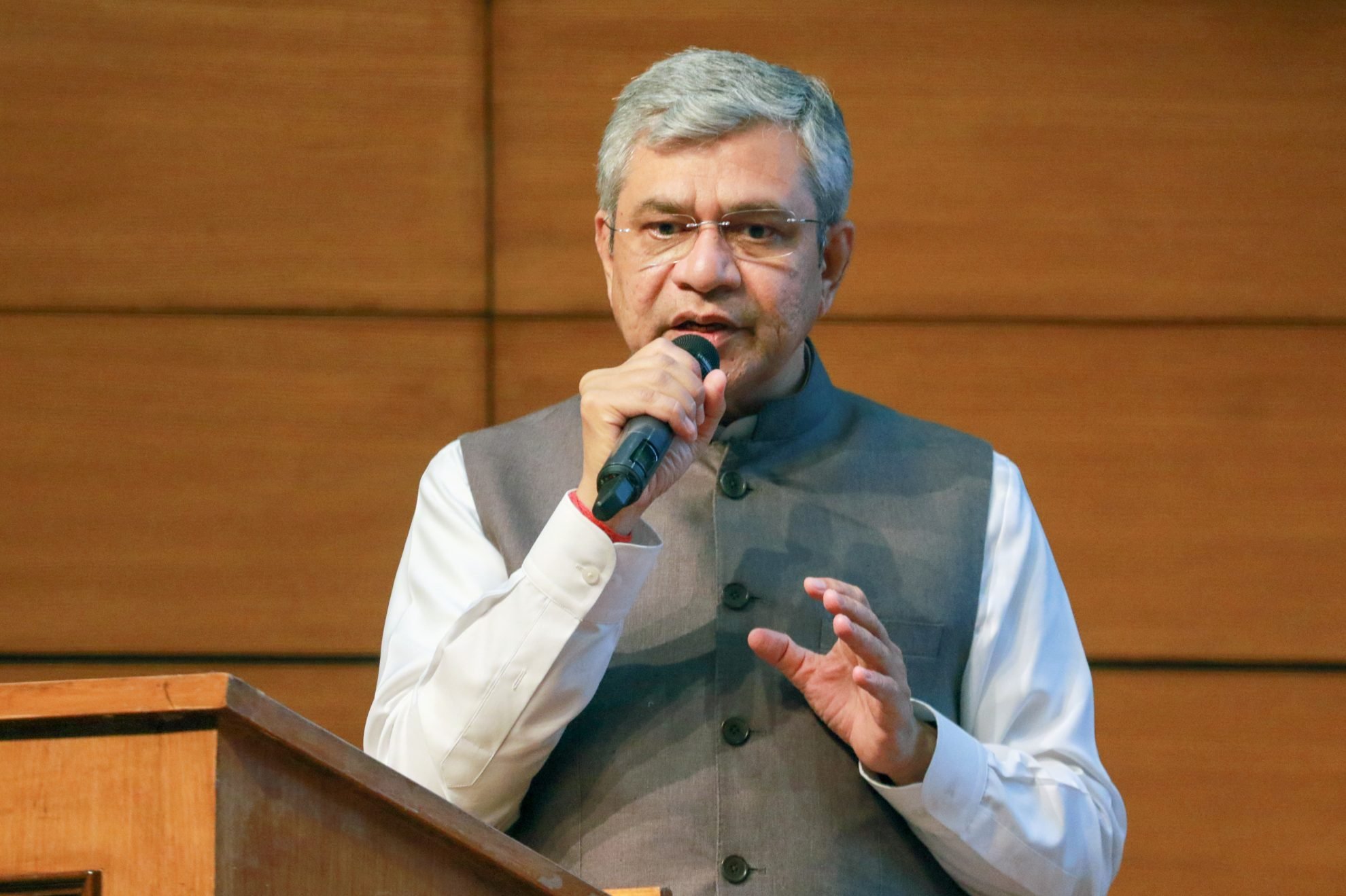 इलेक्ट्रॉनिक्स घटक विनिर्माण योजना के तहत 61,000 करोड़ रुपये की मंजूरी:  केंद्रीय मंत्री अश्विनी वैष्णव