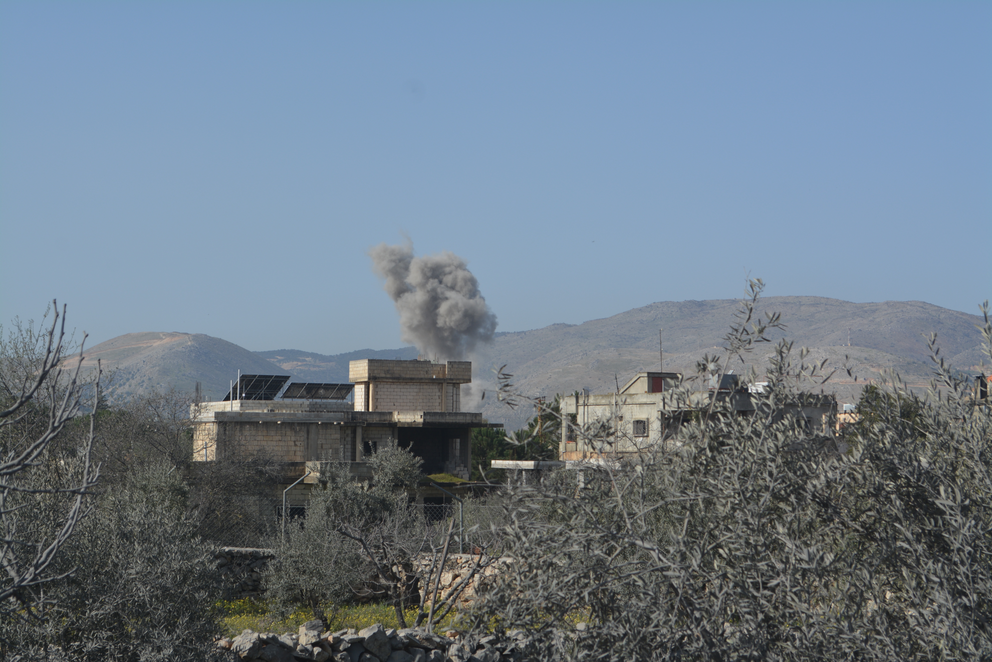 प. एशिया संघर्ष: इज़राइल ने लेबनान में तेज किए सैन्य अभियान