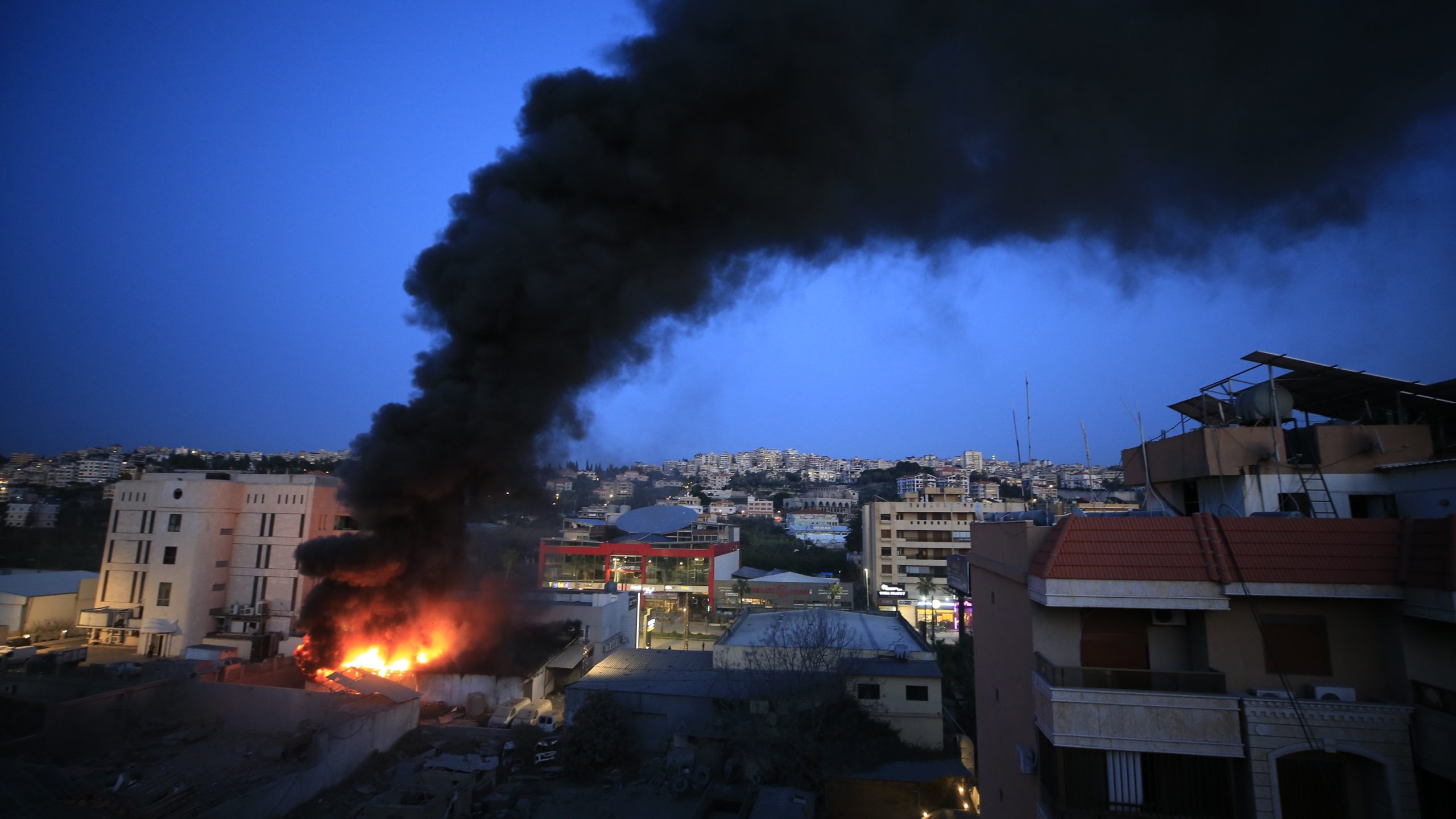 लेबनान के दक्षिणी हिस्से में एक स्वास्थ्य केंद्र पर इज़राइल के हमले में 12 चिकित्साकर्मी मारे गए