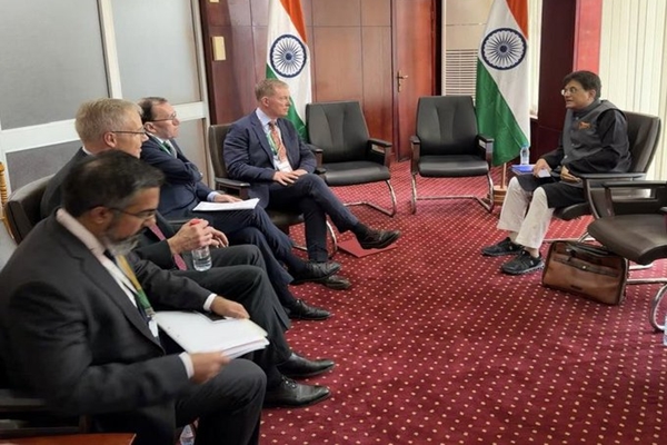 Piyush Goyal Meets Norway’s Espen Barth Eide and UK’s Chris Bryant in Yaoundé