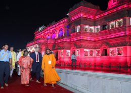 President Droupadi Murmu visits Vrindavan, performs Aarti at temples