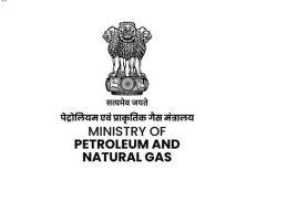 Govt says all refineries working at full capacity and have adequate inventory of crude