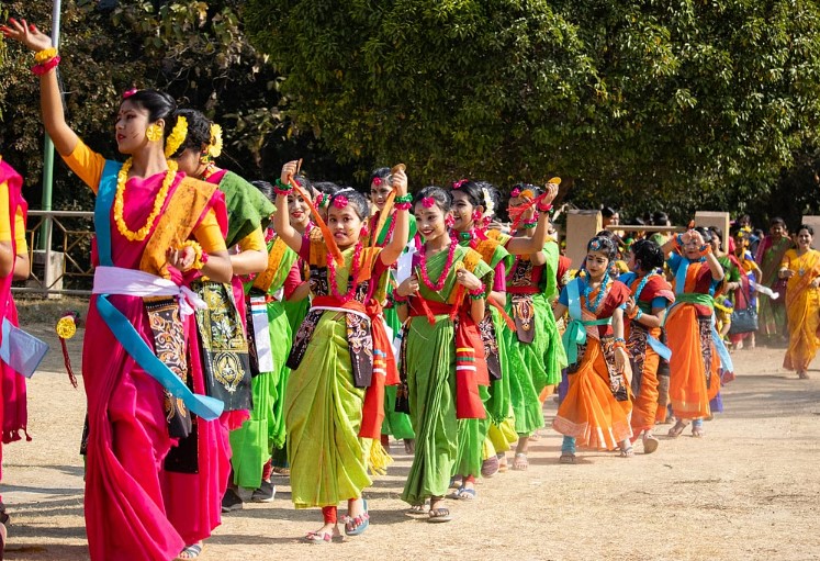 Dol Jatra Brings Colors, Music, and Faith to Streets of West Bengal