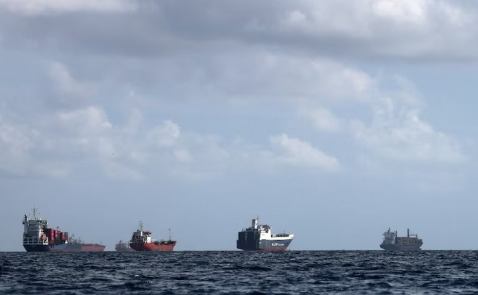 पश्चिम एशिया संघर्ष: होर्मुज जलडमरूमध्‍य से जहाज़ों की आवाजाही ठप, पोत परिवहन में 80% की आई कमी