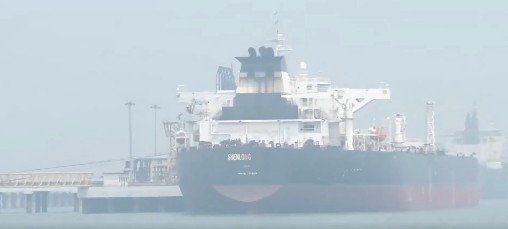 पश्चिम एशिया संघर्ष के बीच होर्मुज़ जलडमरूमध्य से कच्चे तेल से भरा टैंकर सुरक्षित मुंबई पहुंचा