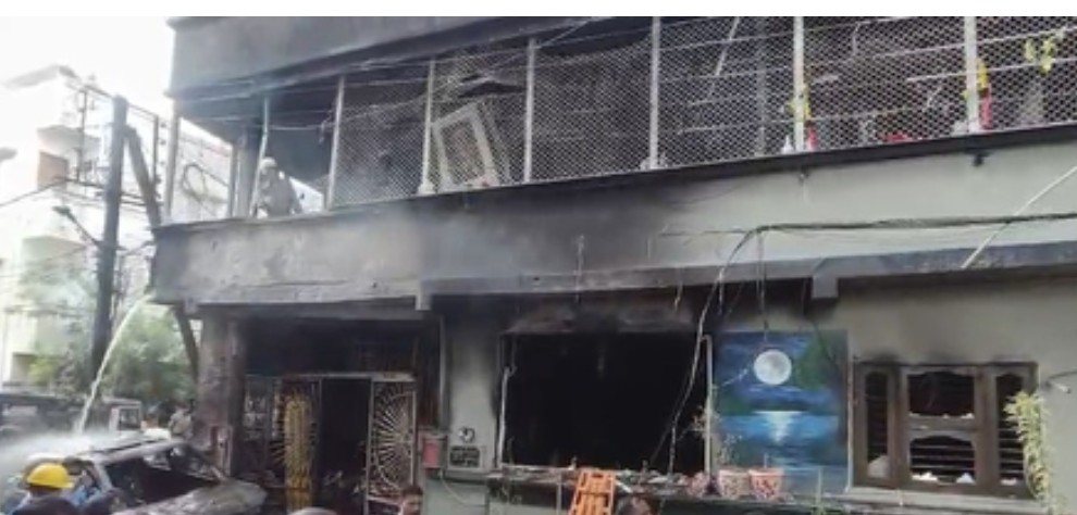 इंदौर में कार चार्जिंग के दौरान आग लगने से अब तक 7 की मौत