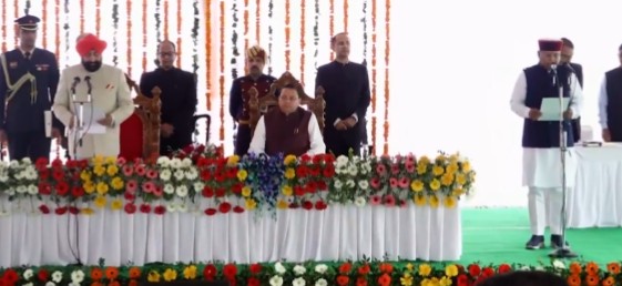 उत्तराखंड: मुख्यमंत्री पुष्कर सिंह धामी के नेतृत्व वाले मंत्रिमंडल में 5 नए मंत्रियों ने ली शपथ