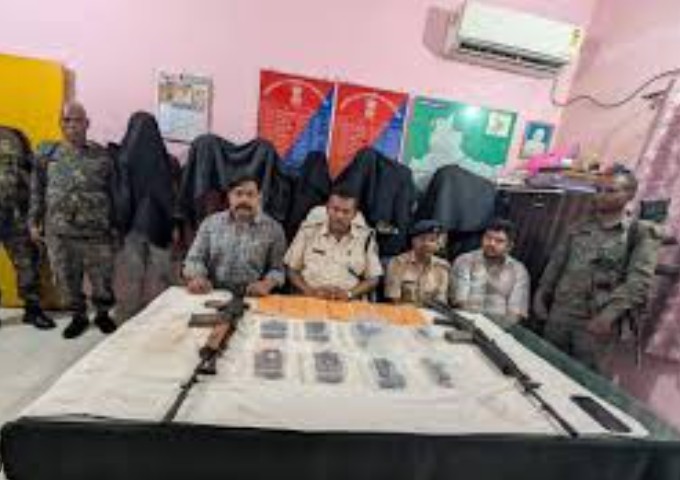 झारखंड पुलिस ने हजारीबाग के उरीमारी क्षेत्र में  प्रतिबंधित टीएसपीसी के 8 नक्सली गिरफ्तार किए