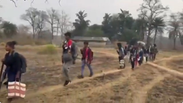 छत्तीसगढ़: माओवादी संगठन के शीर्ष नेता समेत 18 माओवादियों ने आत्मसमर्पण किया