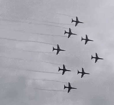 भारतीय वायु सेना ने चंडीगढ़ में दो दिवसीय एयरशो के समापन दिवस पर दर्शकों को मंत्रमुग्ध किया