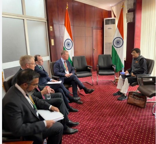 केंद्रीय मंत्री पीयूष गोयल ने कैमरून में नॉर्वे के विदेश मंत्री एस्पेन बार्थ ईडे और ब्रिटेन के व्यापार राज्य मंत्री क्रिस ब्रायंट से बैठक की