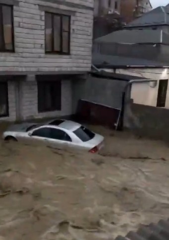 रूस के दागेस्तान में भारी बारिश से बाढ़, राजधानी में आपातकाल लागू