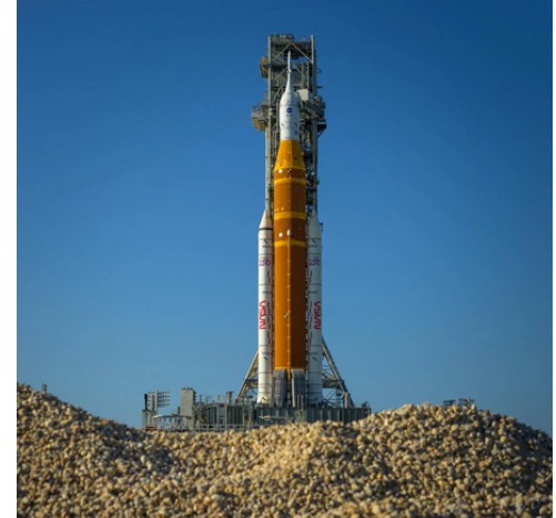 नासा के आर्टेमिस-II मिशन की उलटी गिनती शुरू, चंद्रमा की पहली मानवयुक्त यात्रा की तैयारी