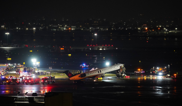 Air Canada Sets Up Helpline After LaGuardia Runway Collision Kills 2 Pilots