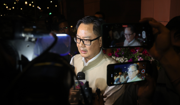 संसदीय कार्य मंत्री किरेन रिजिजू ने कहा- पश्चिम एशिया संकट पर सर्वदलीय बैठक में विपक्षी दलों का सरकार को समर्थन का आश्वासन