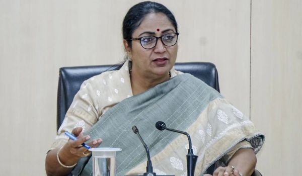 केंद्र द्वारा ईंधन पर उत्पाद शुल्क में कटौती का निर्णय नागरिकों के लिए राहतकारी- सीएम रेखा गुप्ता