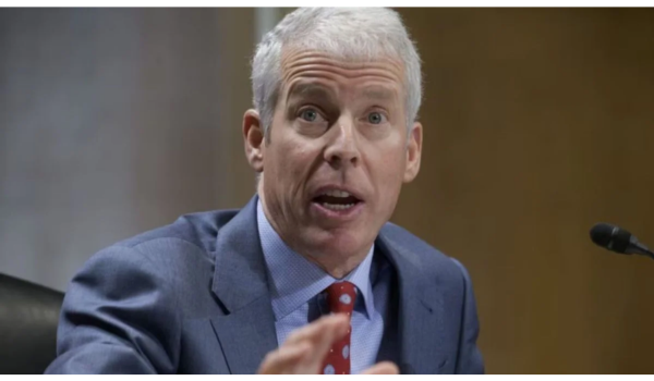 अमेरिकी ऊर्जा सचिव क्रिस राइट ने तेल कीमतें घटाने के लिए रणनीतिक पेट्रोलियम भंडार से 172 मिलियन बैरल तेल जारी करने की घोषणा की