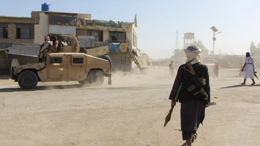 पाकिस्तानी सेना पर इस्लामिक स्टेट खोरासान प्रांत को अफगानिस्तान में हमलों के निर्देश देने का आरोप