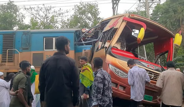 Bangladesh: Train Hits Bus at Cumilla Level Crossing, 12 Dead