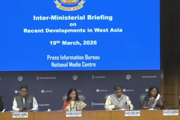 Govt ensures 100 per cent supply of domestic PNG and CNG for transport sector across country