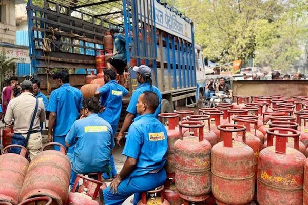 Govt Assures Adequate Fuel, 54 Lakh LPG Refills Delivered on Friday