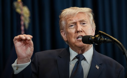 अमरीका के राष्ट्रपति डॉनल्ड ट्रम्प ने कहा – ईरान के खिलाफ सैन्य अभियान को कम करने पर विचार किया जा रहा है