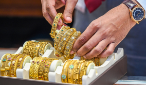 Gold and silver prices decline