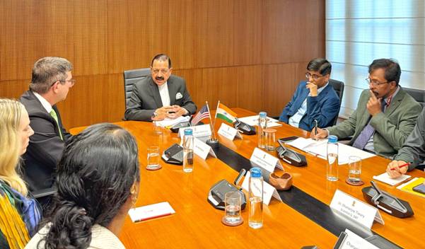 विज्ञान और प्रौद्योगिकी मंत्री डॉ. जितेंद्र सिंह ने अमरीका के प्रतिनिधिमंडल के साथ बैठक की