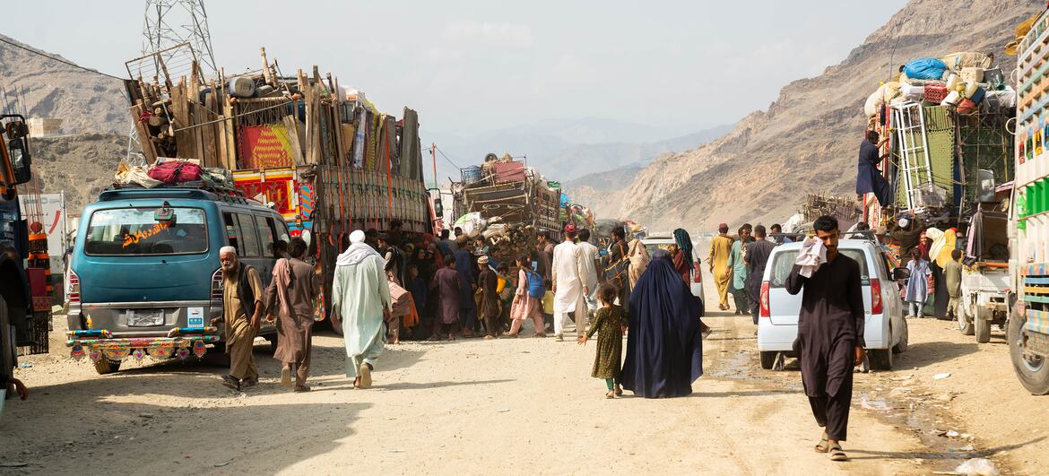 अफगानिस्‍तान-पाकिस्‍तान सैन्‍य संघर्ष के कारण 1 लाख से अधिक लोग हुए विस्‍थापित