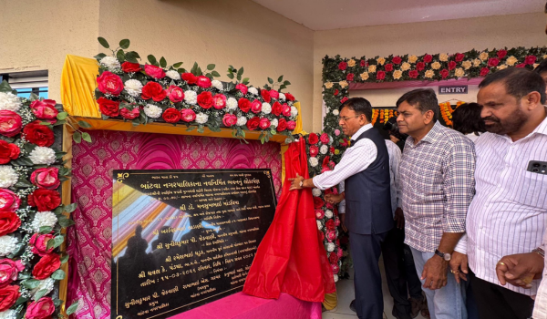 Union Minister Mandaviya inaugurates Municipal Building, Ambulance Service at Bantwa, Gujarat 