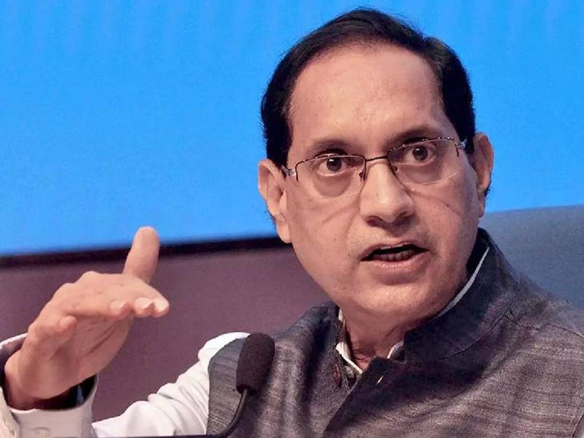 पश्चिम एशिया संघर्ष के बीच बाजार अस्थिरता पर सेबी अध्यक्ष तुहिन कांता पांडे ने निवेशकों से संयम की अपील