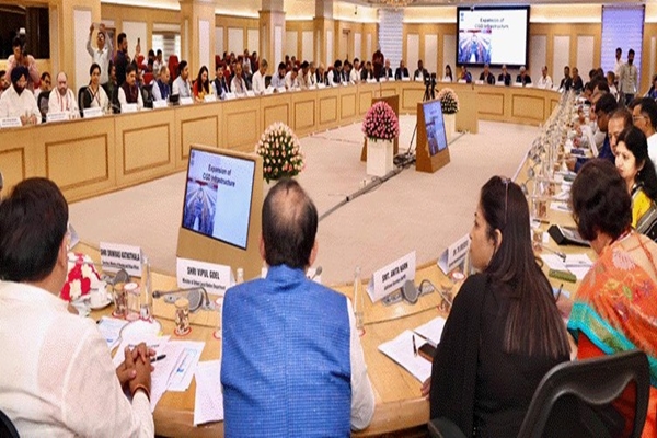 Ministers Manohar Lal, Hardeep Puri, Pralhad Joshi Review Urban PNG Expansion, Essential Services