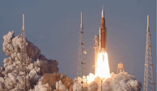 आर्टेमिस द्वितीय मिशन दल चंद्रमा की ओर बढ़ रहा है, अपोलो के बाद पांच दशकों में पहला मानव चंद्र मिशन शुरू