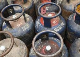 Commercial LPG cylinder prices up by Rs 195 in metro cities