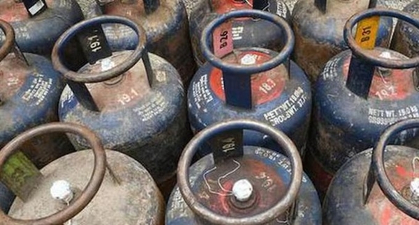 Commercial LPG cylinder prices up by Rs 195 in metro cities