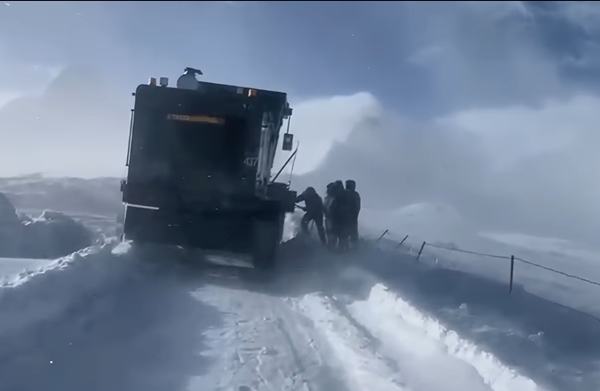 Indian Army, BRO clear route along Dongkya La; evacuation of tourists from Lachen