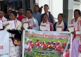 Tea garden workers from Assam visit Kashi and Ayodhya under PM Modi initiative