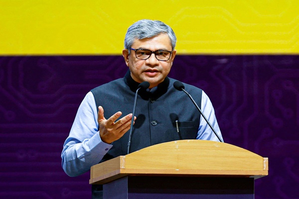 ‘मेक इन इंडिया’ के तहत इलेक्ट्रॉनिक्स निर्माण में भारत विश्वसनीय भागीदार बन रहा: केंद्रीय मंत्री अश्विनी वैष्णव