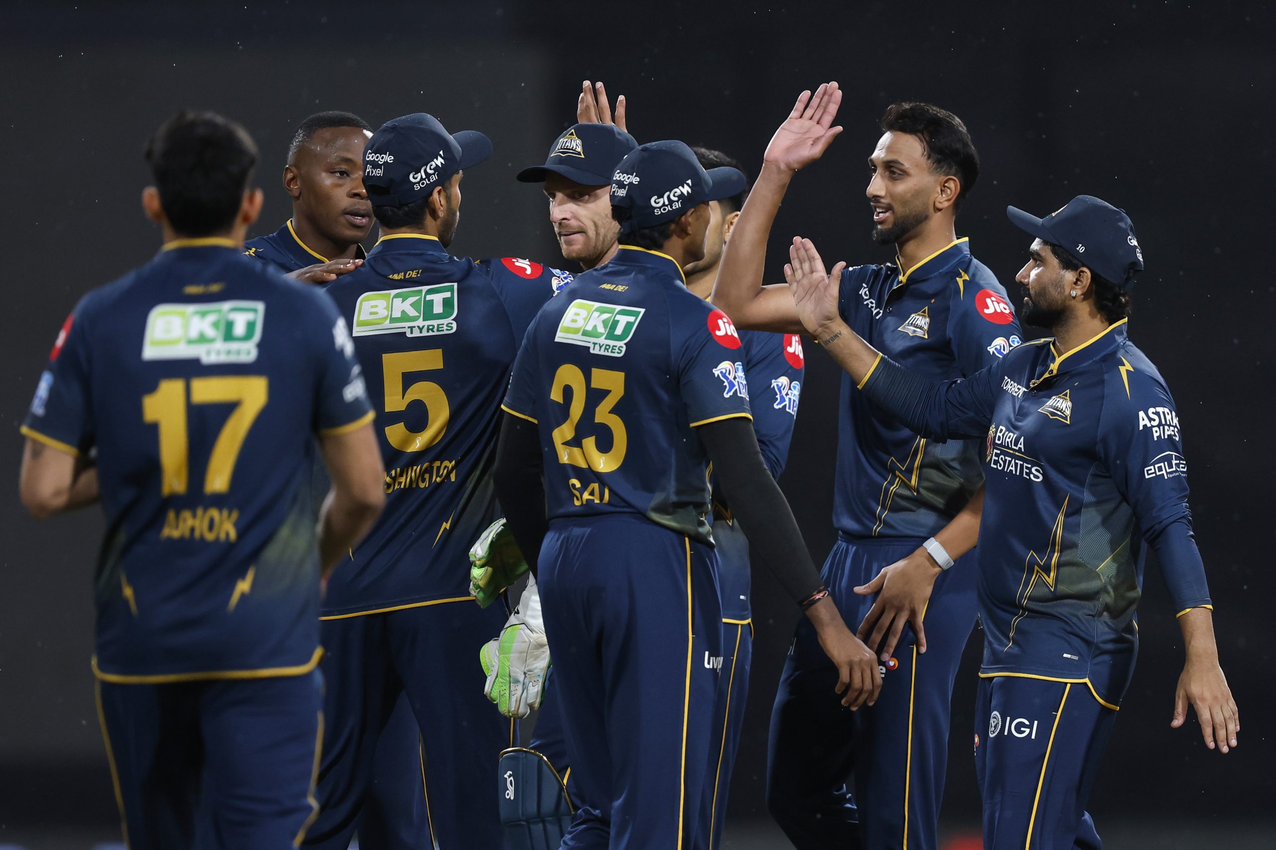 आईपीएल: पंजाब किंग्स ने गुजरात टाइटन्स को तीन विकेट से हराया