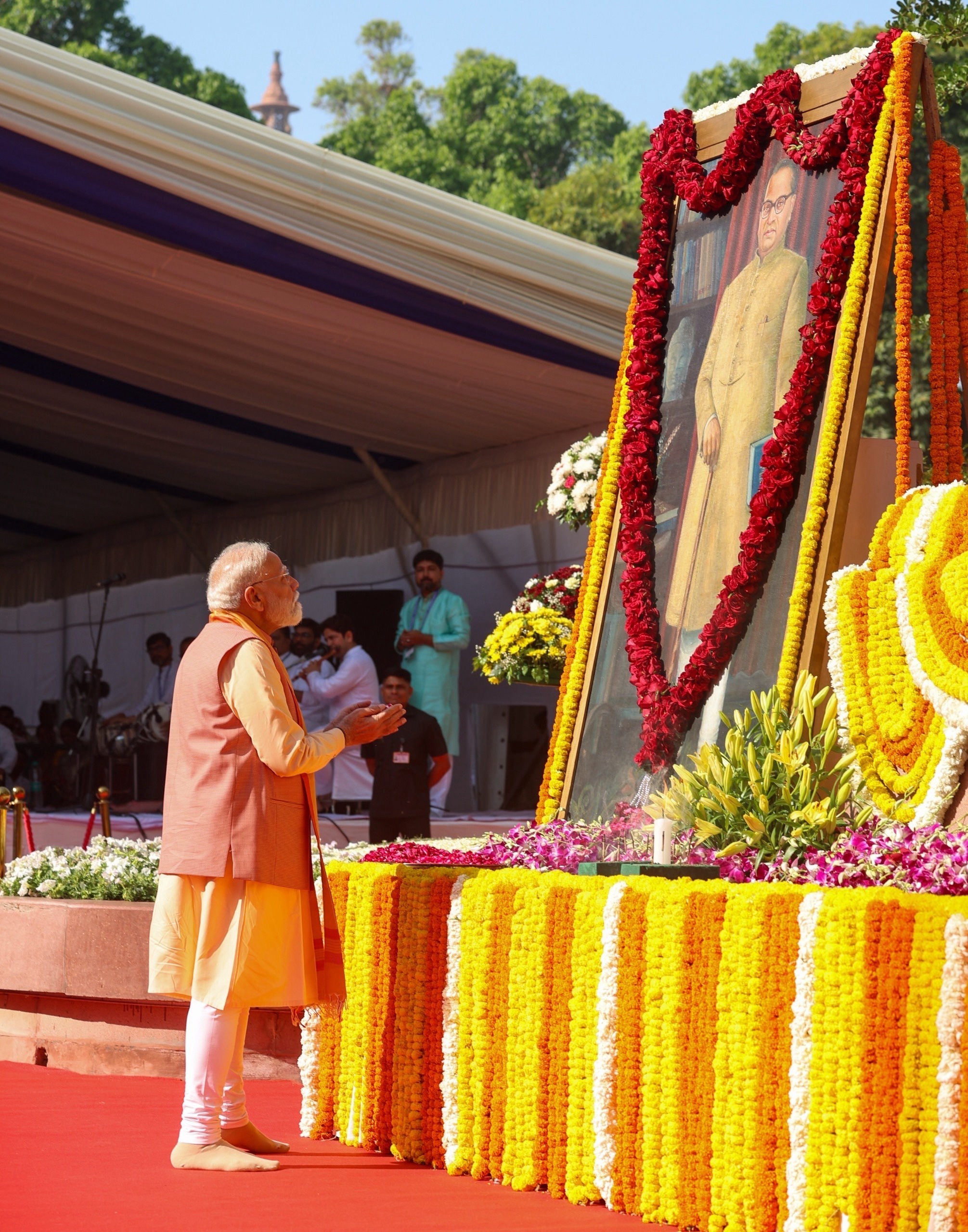 डॉ. बाबासाहेब भीमराव अम्बेडकर की जयंती पर प्रधानमंत्री मोदी ने अर्पित की श्रद्धांजलि
