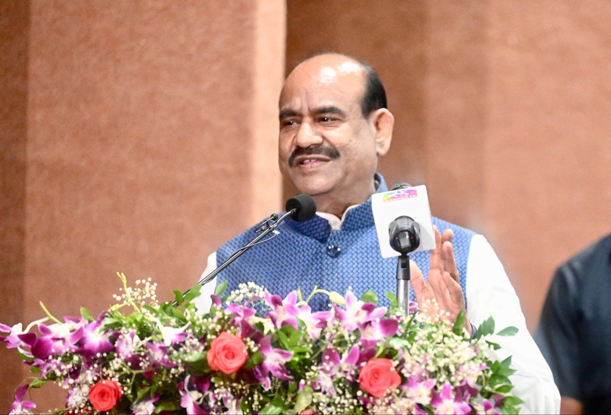 लोकसभा अध्यक्ष ओम बिरला ने गोवा विश्व विद्यालय के विद्यार्थियों से लोकतंत्र में सक्रिय रूप से भाग लेने का आग्रह किया