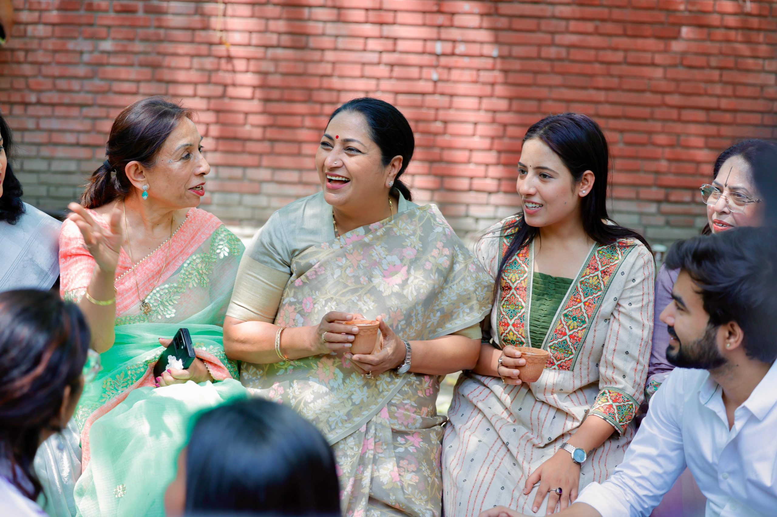 दिल्ली की मुख्यमंत्री रेखा गुप्ता ने नारी शक्ति वंदन अधिनियम के समर्थन में हस्ताक्षर अभियान में भाग लिया