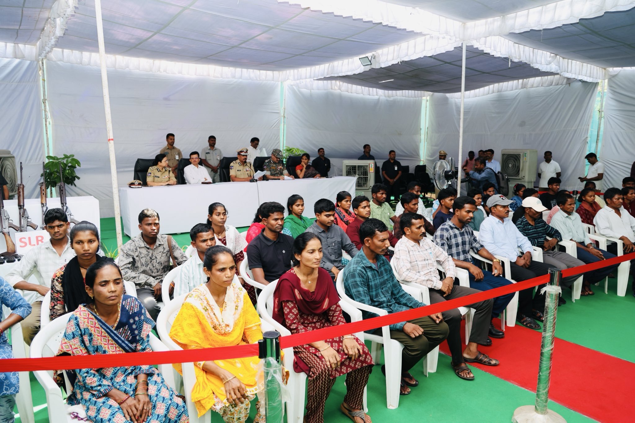 तेलंगाना: 42 नक्सलियों के समर्पण के बाद नक्सल मुक्त घोषित हुआ राज्‍य