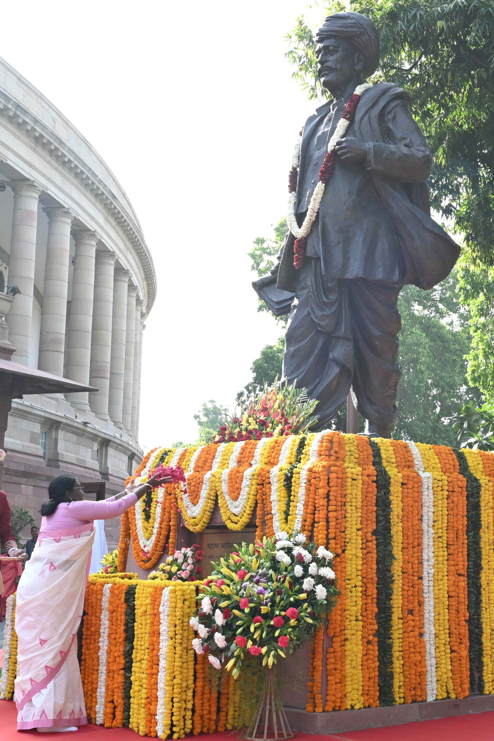 महात्मा फुले ने अपना जीवन हाशिए पर पड़े समुदायों के उत्थान के लिए समर्पित कर दिया: राष्ट्रपति द्रौपदी मुर्मु